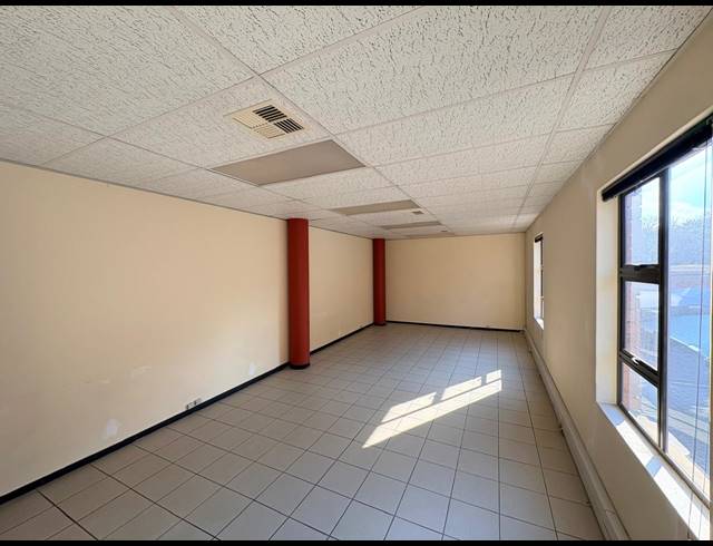 144M² OFFICE TO LET IN FOURWAYS